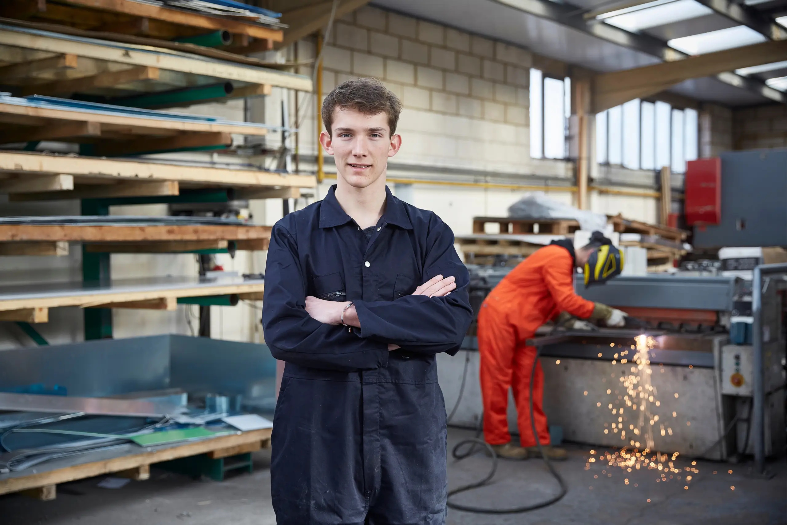 Auszubildender in der Industrie/ Mechatroniker